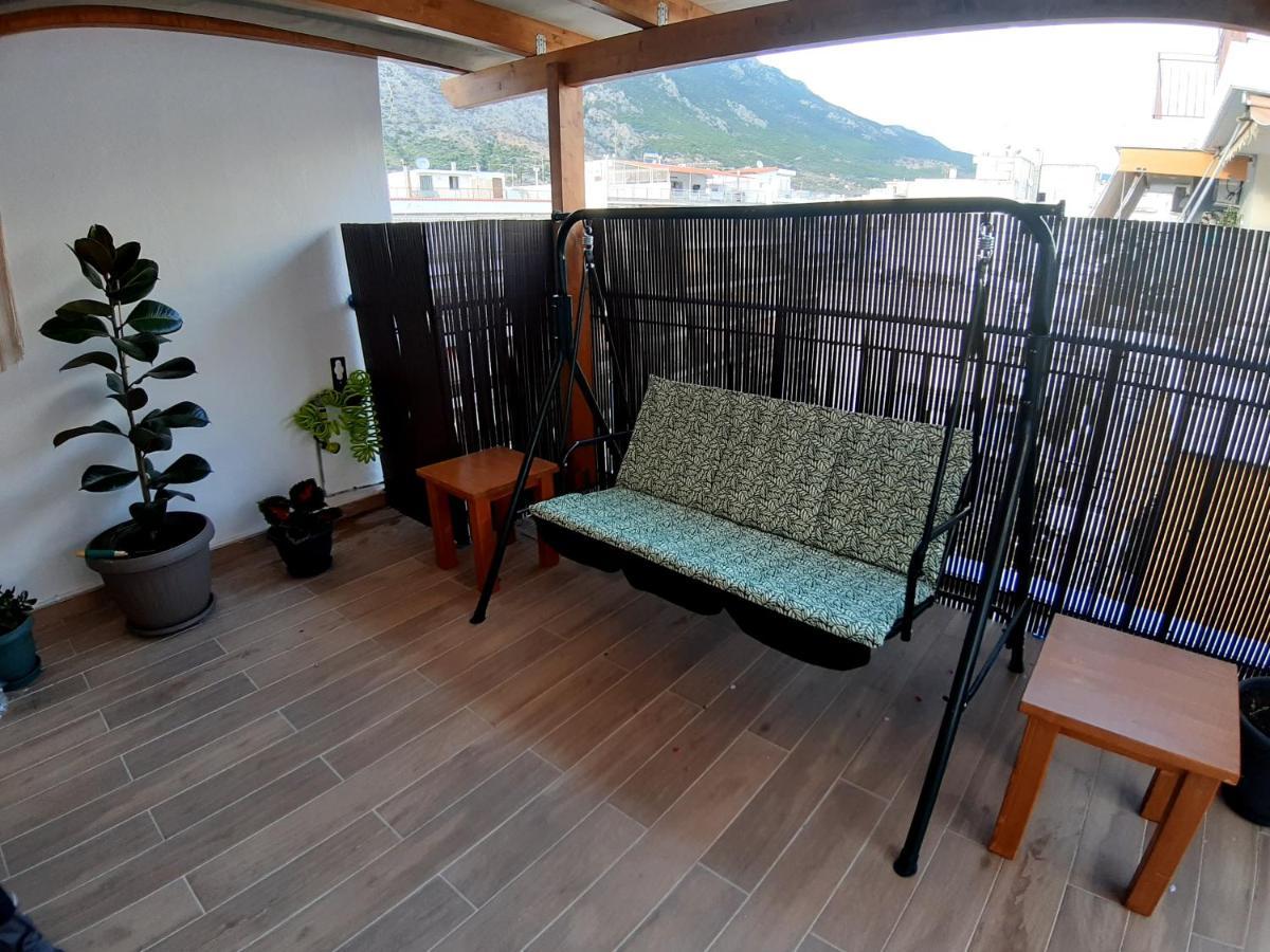 Central Apartment Near The Beach With Huge Private Terrace ルートラキ エクステリア 写真